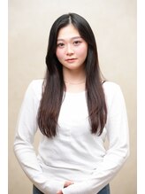 アシスタント　吉田 莉央